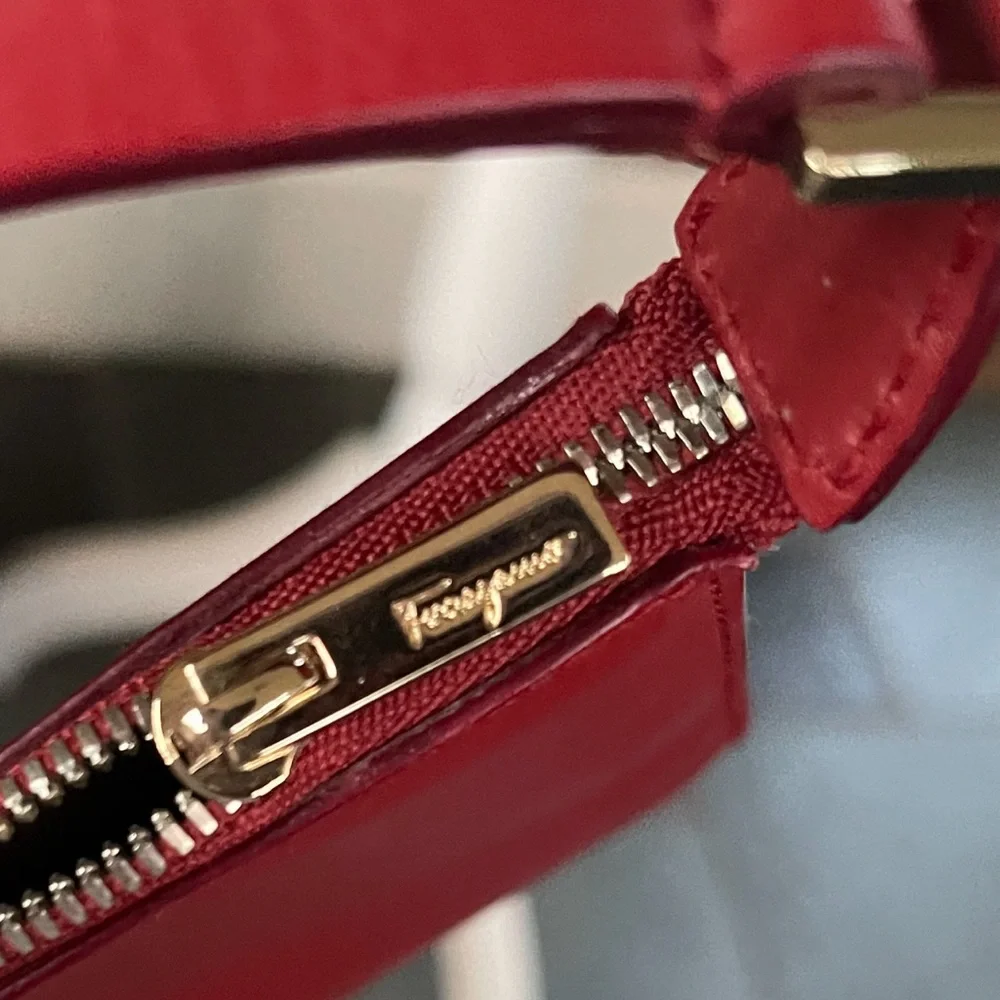 🔥 SALVATORE🔥 FERRAGAMO🔥Red 🔥Mini 🔥Bag 🔥Handbag - Picture 4 of 7